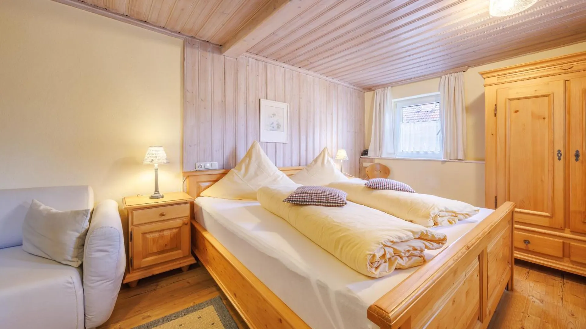 Gaestehaus Burghartswieser Inkl. Chiemgaukarte Ruhpolding
